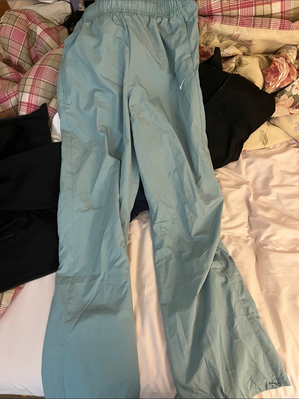 Nike Women’s Light Windbreaker Pants